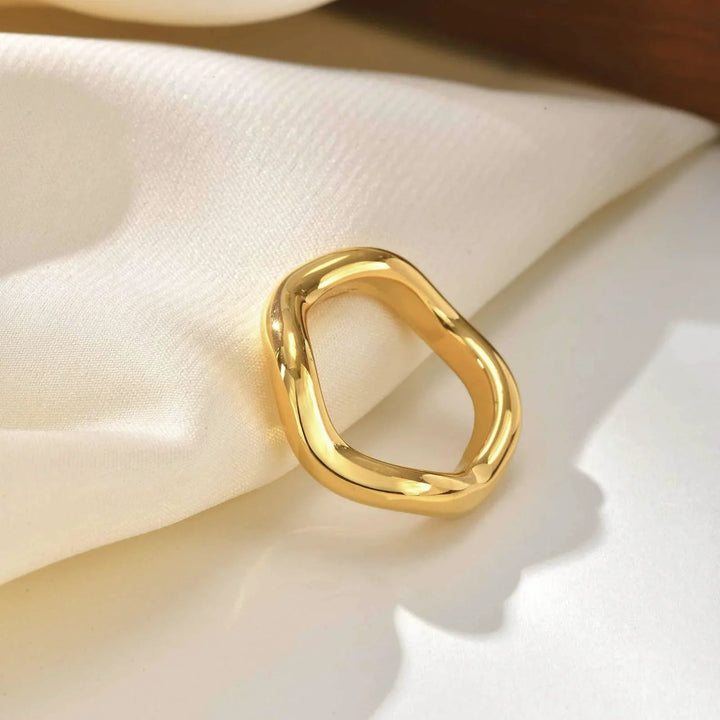 Lunaria Gold Wave Ring