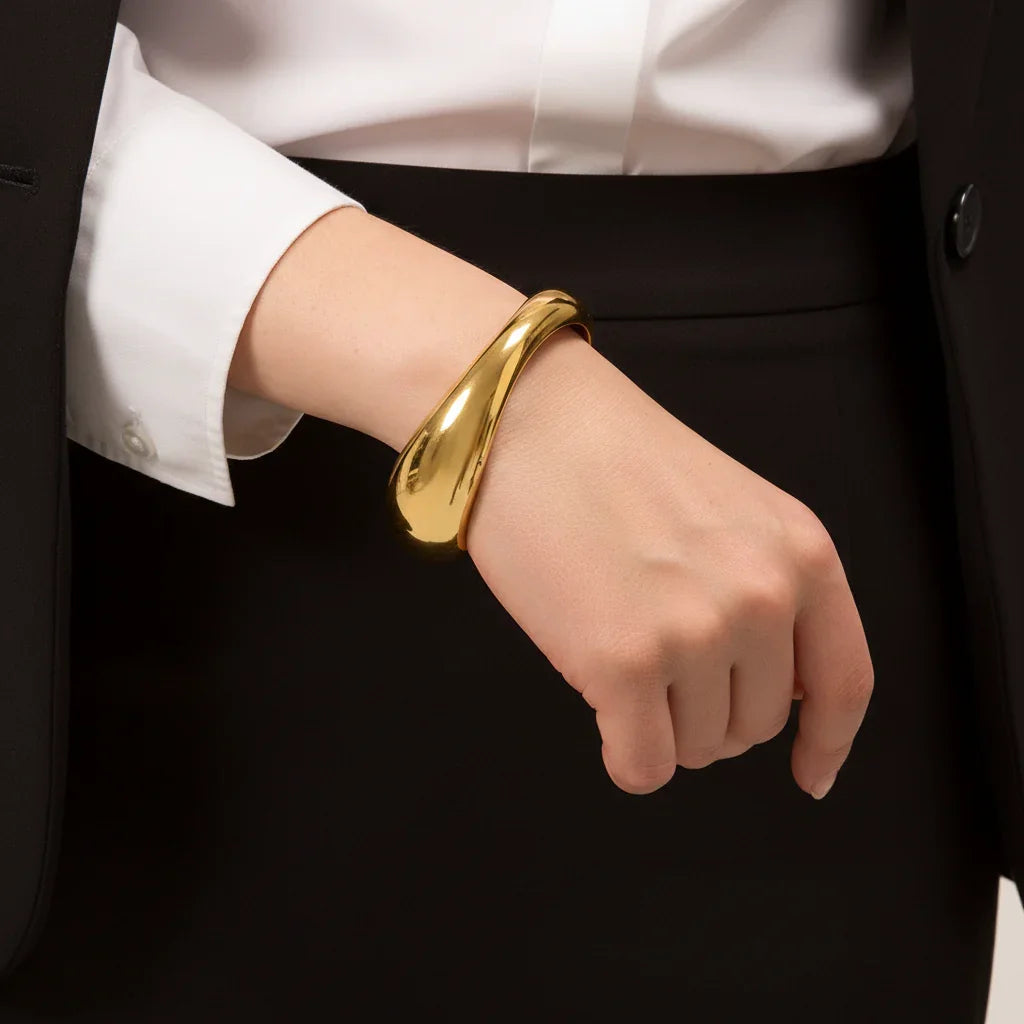 Jessa Sculpted Gold Bangle