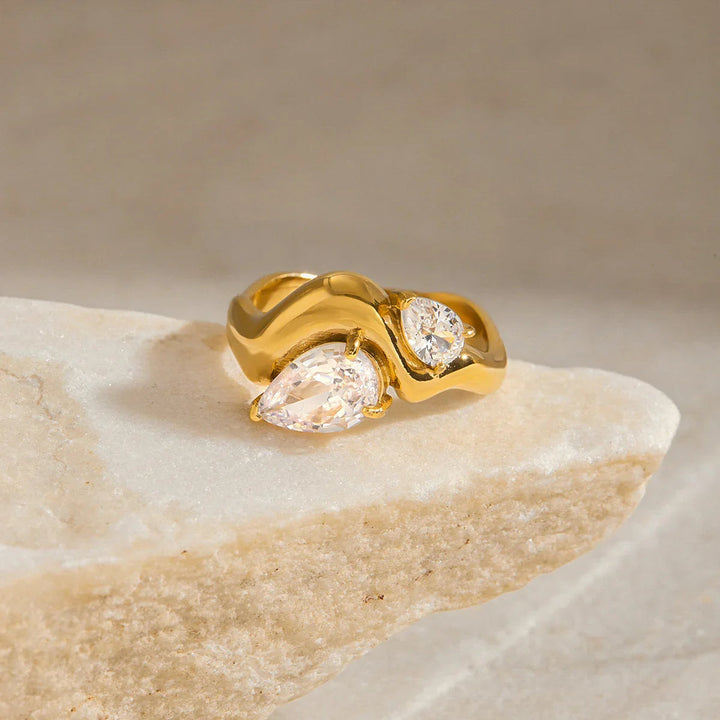Soletta Diamond Teardrop Gold Ring