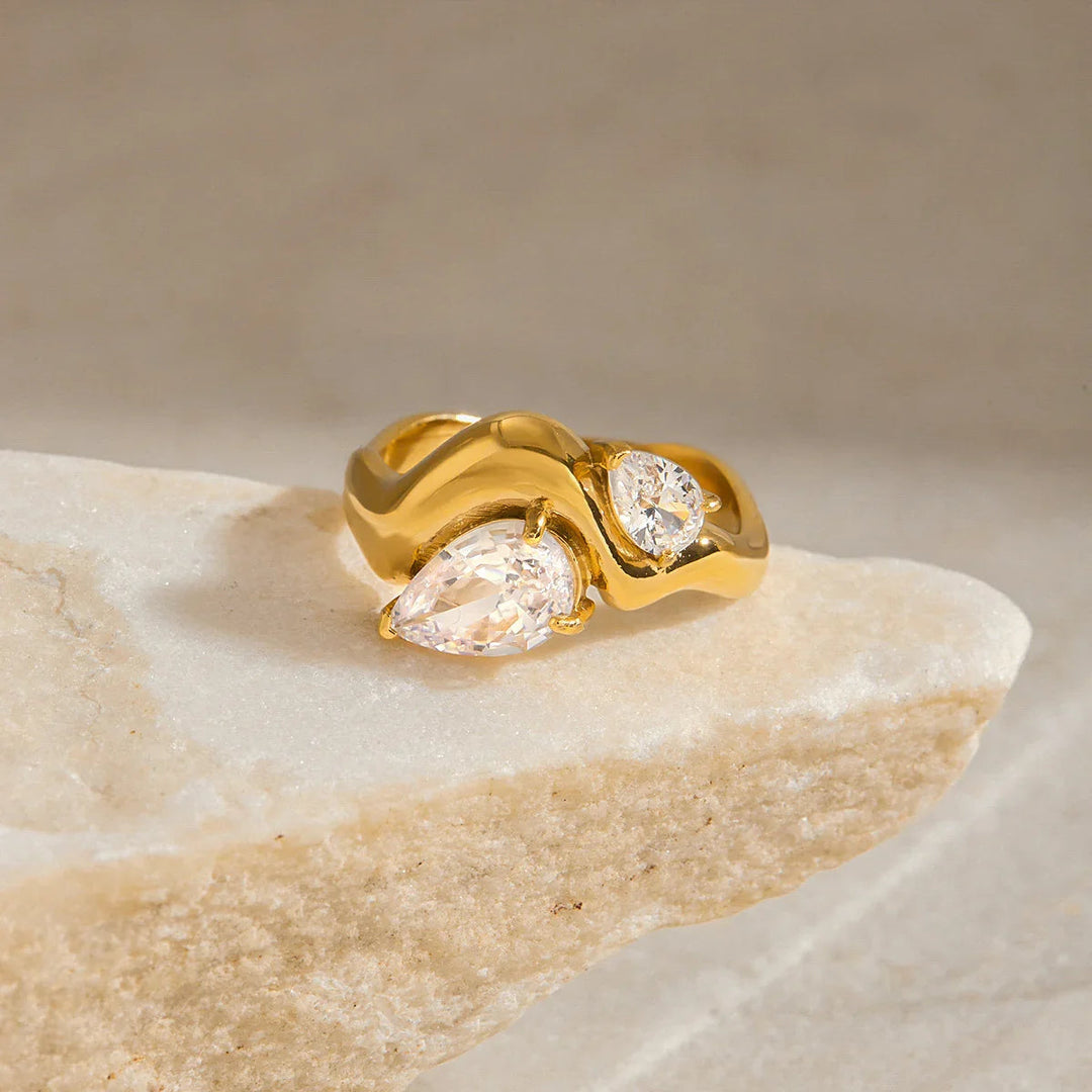 Soletta Diamond Teardrop Gold Ring