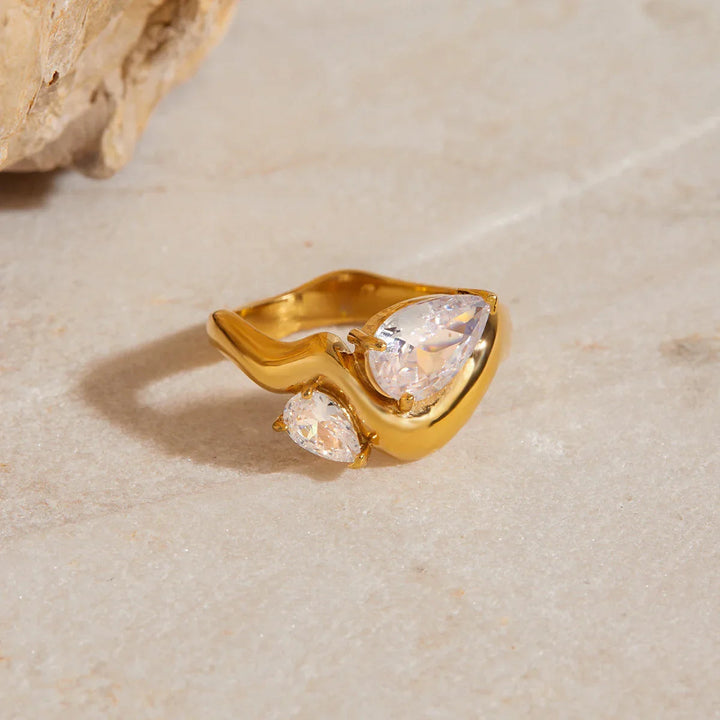 Soletta Diamond Teardrop Gold Ring