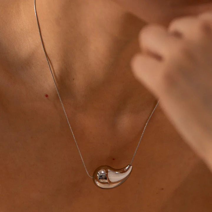 Sandra Drop Necklace