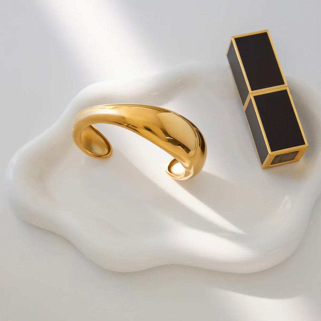 Jessa Sculpted Gold Bangle
