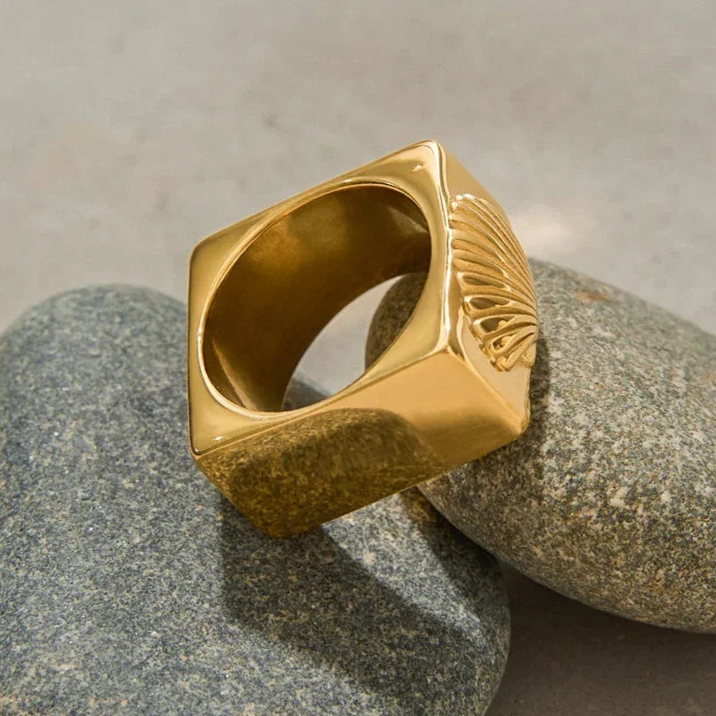 Carlotta Geometric Shell Ring