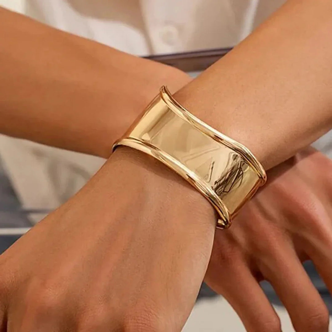 Nellie Smooth Gold Cuff