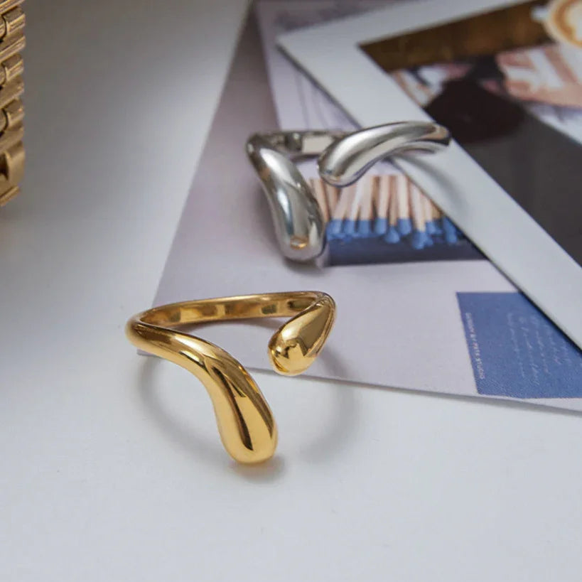 Diane Twisted Band Ring