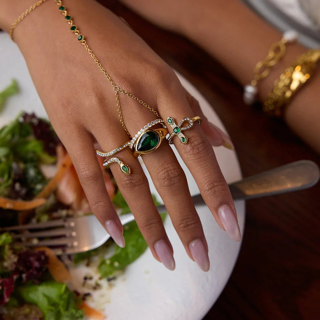 Joy Diamond Knot Gold Ring