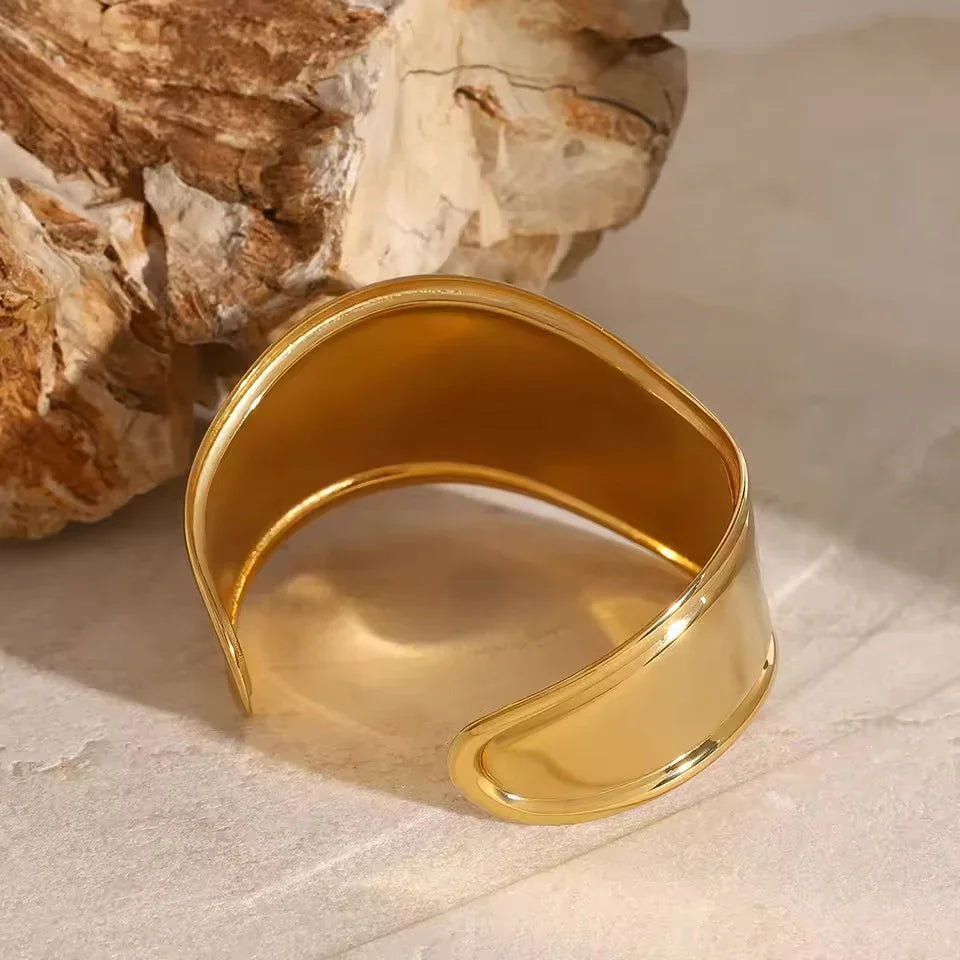 Izza Smooth Gold Cuff